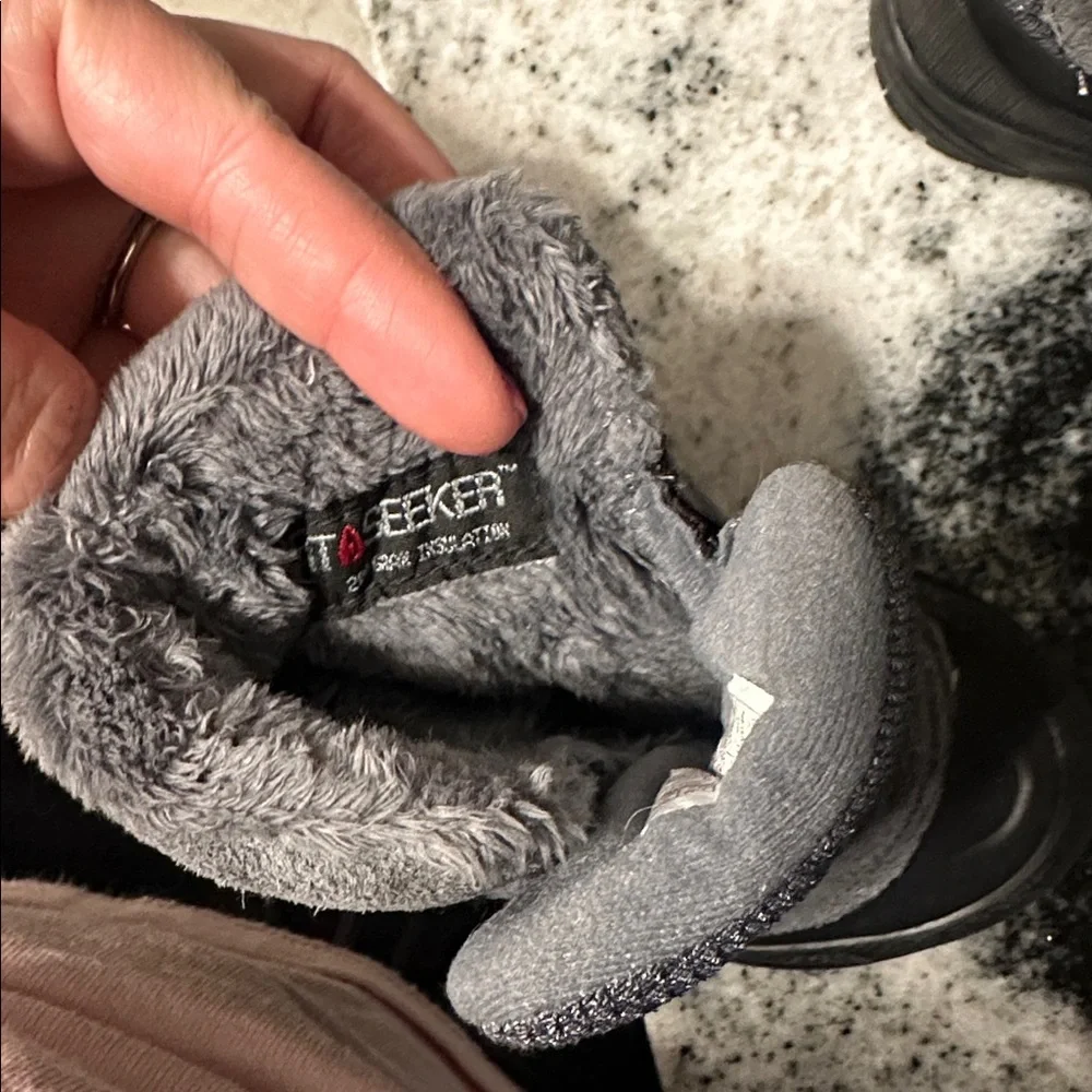 The North Face Baby Toddler size 5 black and gray‎ winter waterproof boots